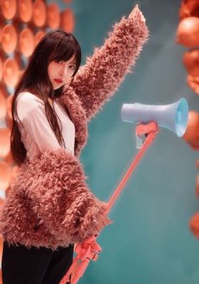 黄蜂美女主持亮相_无限资源独家试爱免费观看视频