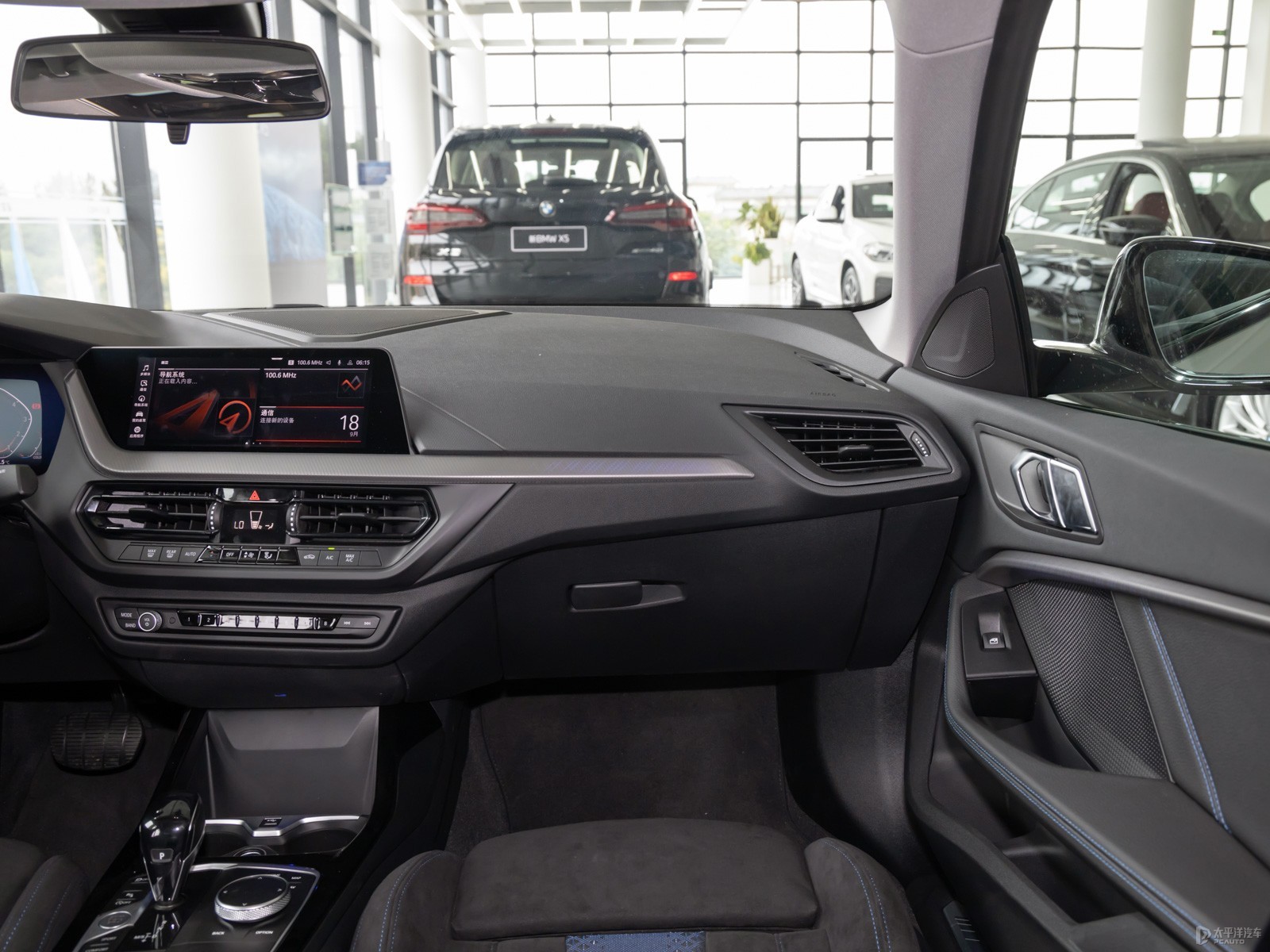 運動與精致并存——深度解析寶馬2系2021款225i四門轎跑車M運動曜夜套裝內(nèi)飾